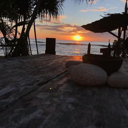 Guru Beach Resort Tangalle Buitenkant foto