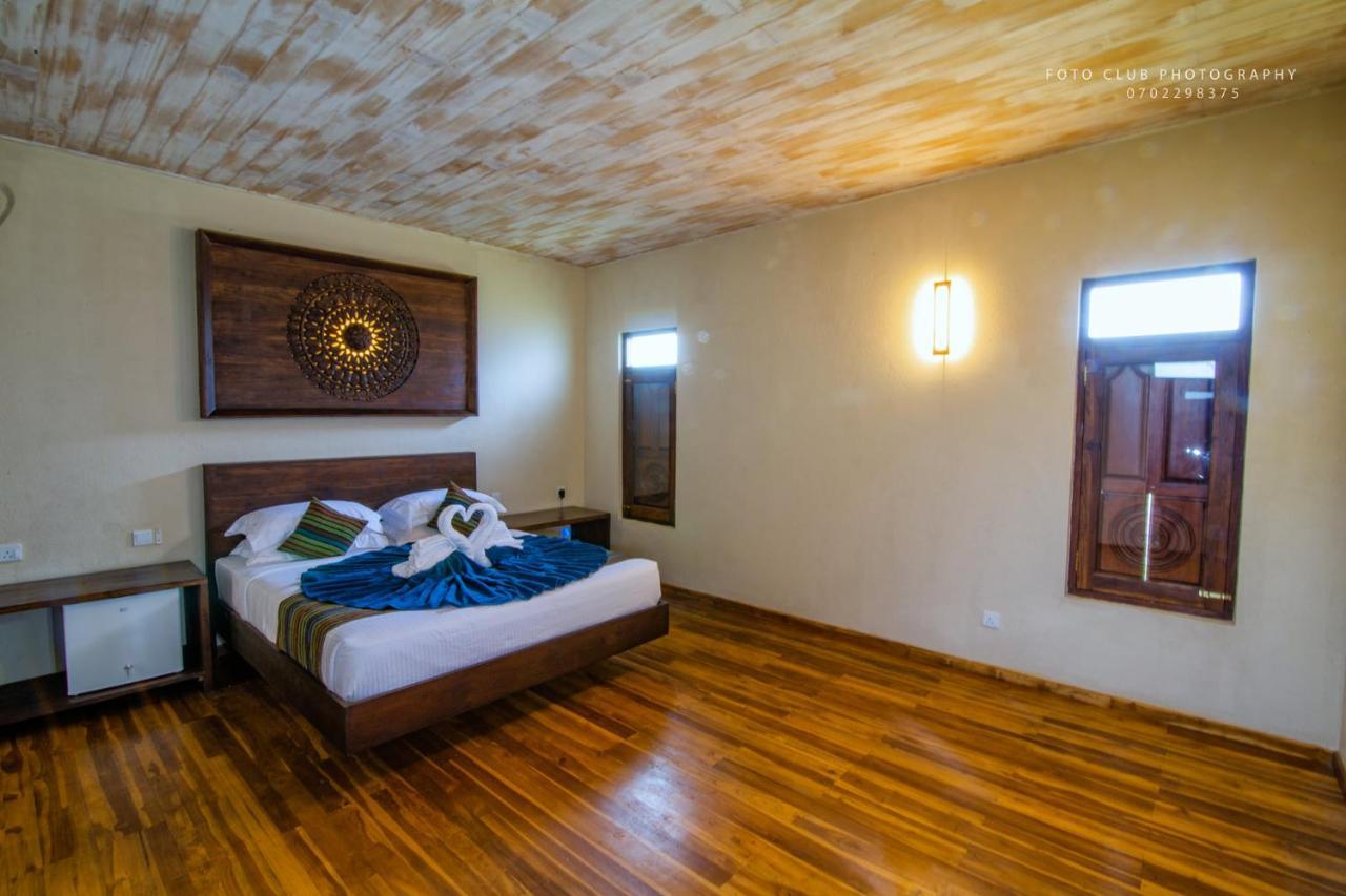 Guru Beach Resort Tangalle Buitenkant foto