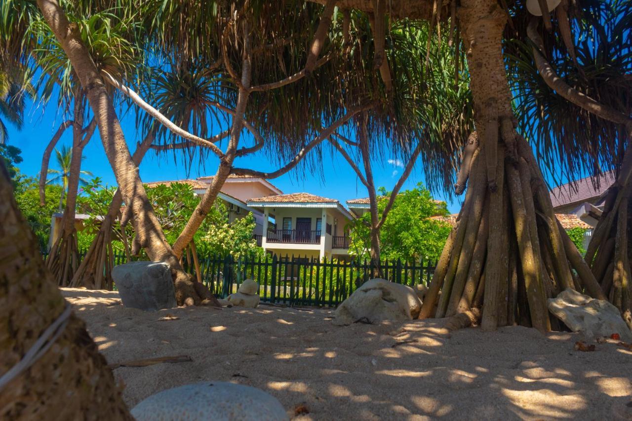 Guru Beach Resort Tangalle Buitenkant foto
