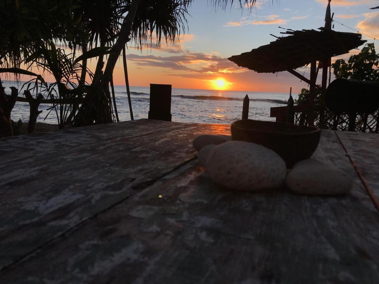 Guru Beach Resort Tangalle Buitenkant foto