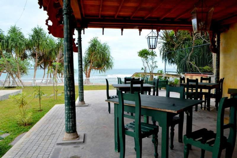 Guru Beach Resort Tangalle Buitenkant foto